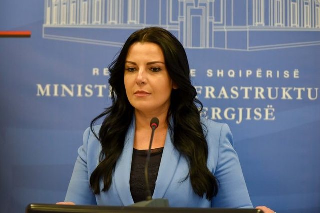 “Ironia e fatit”, 7 vite më parë Pamela Qirko vlerësonte prokurorin, sot del para tij si motra e të pandehurës Balluku