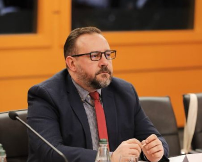 Ish-deputeti i PS, Etjen Xhafaj emërohet drejtor i Postës Shqiptare