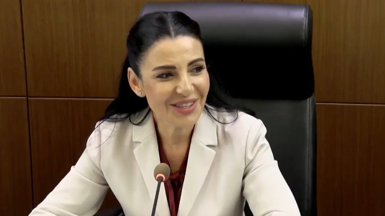 Ish-deputeti i PS në krye të Postës Shqiptare, Balluku prezanton Etjen Xhafajn: Profesionist i sprovuar me eksperiencë