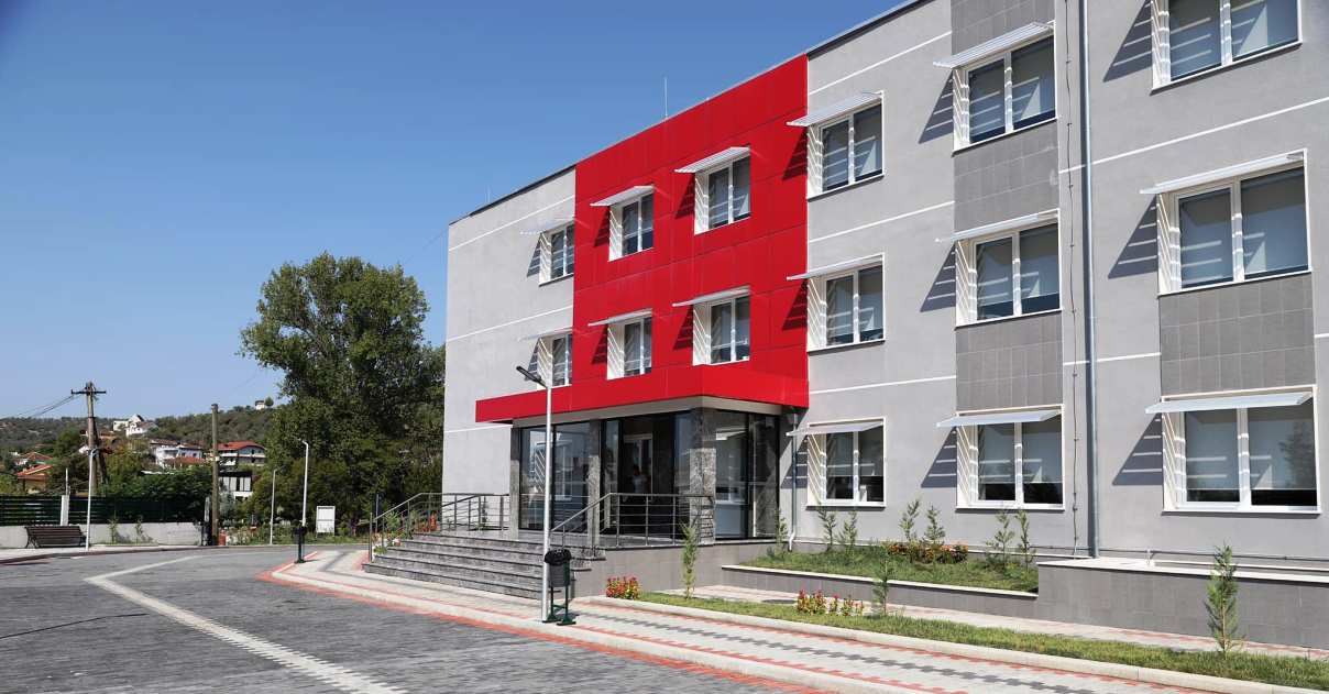 Ish- deputetja e PD- së kalon “ylberin politik”, pranon të emërohet drejtore e spitalit rajonal…