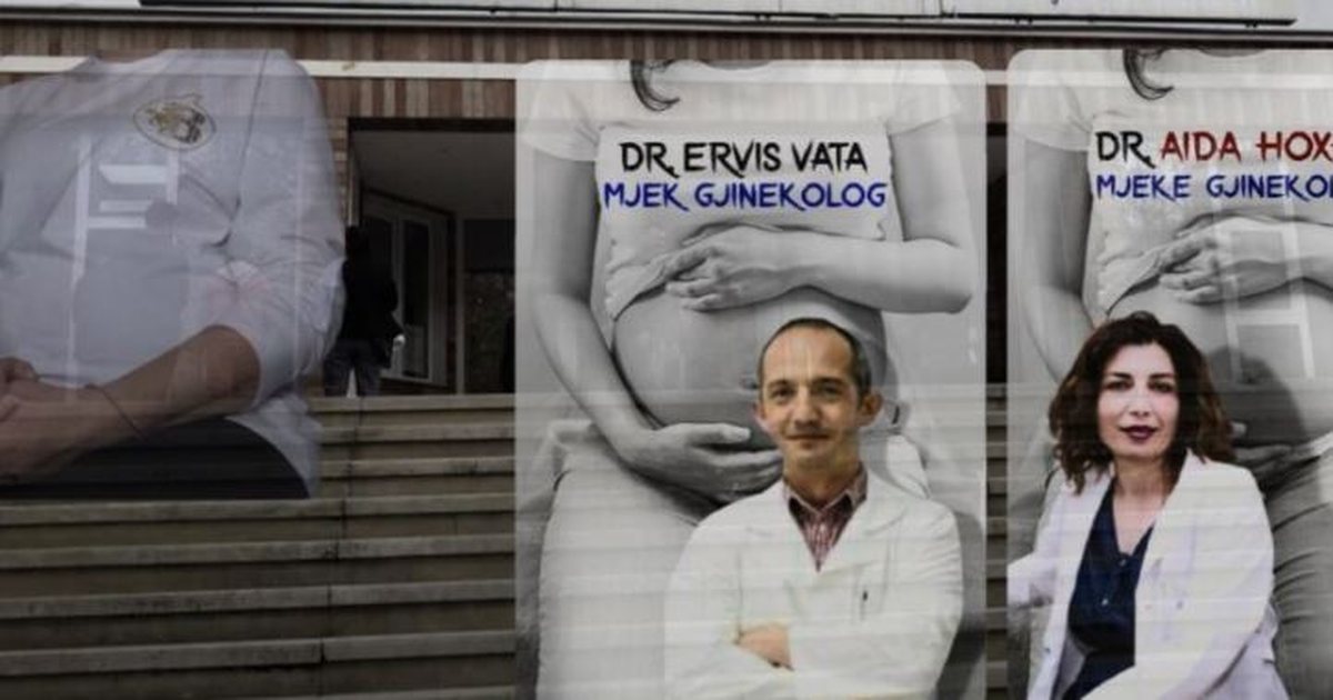 Iu vdiq foshnja gjatë lindjes, merren të pandehur dy gjinekologët e Koço Gliozhenit (Emrat)