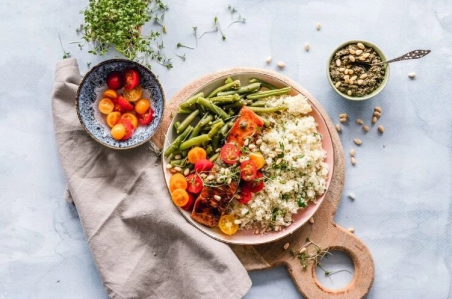 Ju lehtësojnë shqetësimet, zbuloni ushqimet më të mira kundër simptomave të reumatizmit