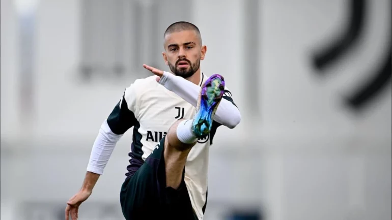 Juventusi uron në shqip Zhegrovën, Serbia: Skandal, Vlahovic do të shokohet