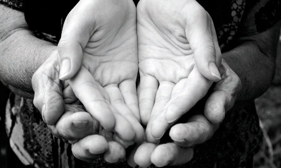 Ka njerëz që ndihmojnë të tjerët veç për reklamë!