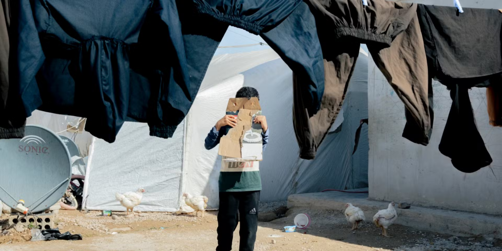 Kampi i Rojit, plagë e hapur e ISIS-it: 2 100 gra dhe fëmijë të bllokuar në shkretëtirë