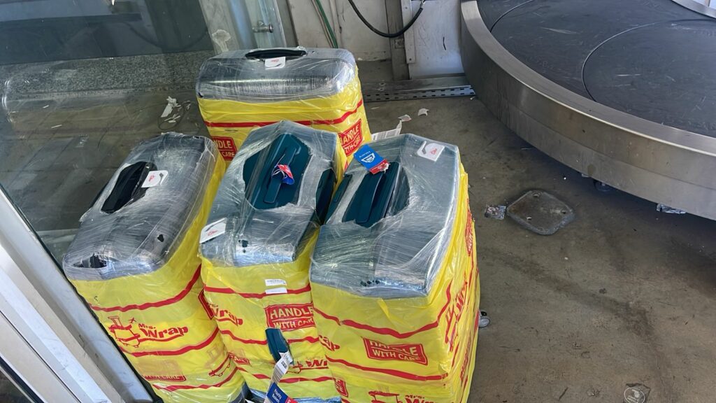 Kapen në Rinas 100 kg kanabis në 4 valixhe, arrestohen dy kinezë! Droga u nis nga Tajlanda dhe…