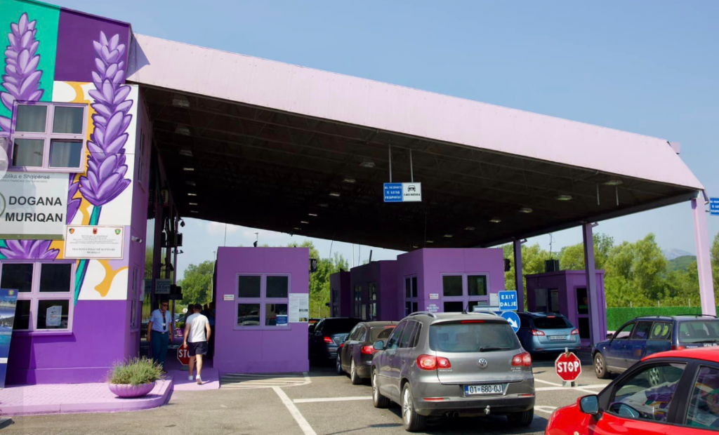 Kapet në Muriqan 56-vjeçari nga Fieri, i dënuar në Itali me 16 vite burg për trafik droge dhe prostitucion