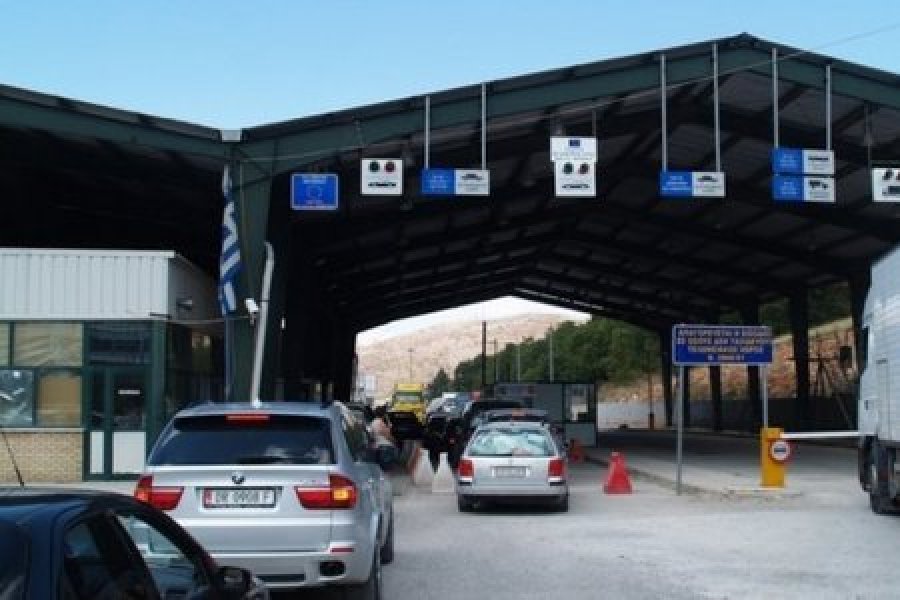 Kapshticë/ Tentoi të kalonte ilegalisht me kamion një suedez, procedohet 52-vjeçari