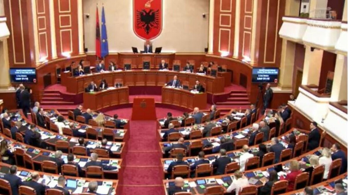 ‘Ke qenë i vërtetë vetëm në Bjeshkët e Istokut’, Berisha i përgjigjet Manjës: Ulsiu nuk do që të bëj pyetje për…