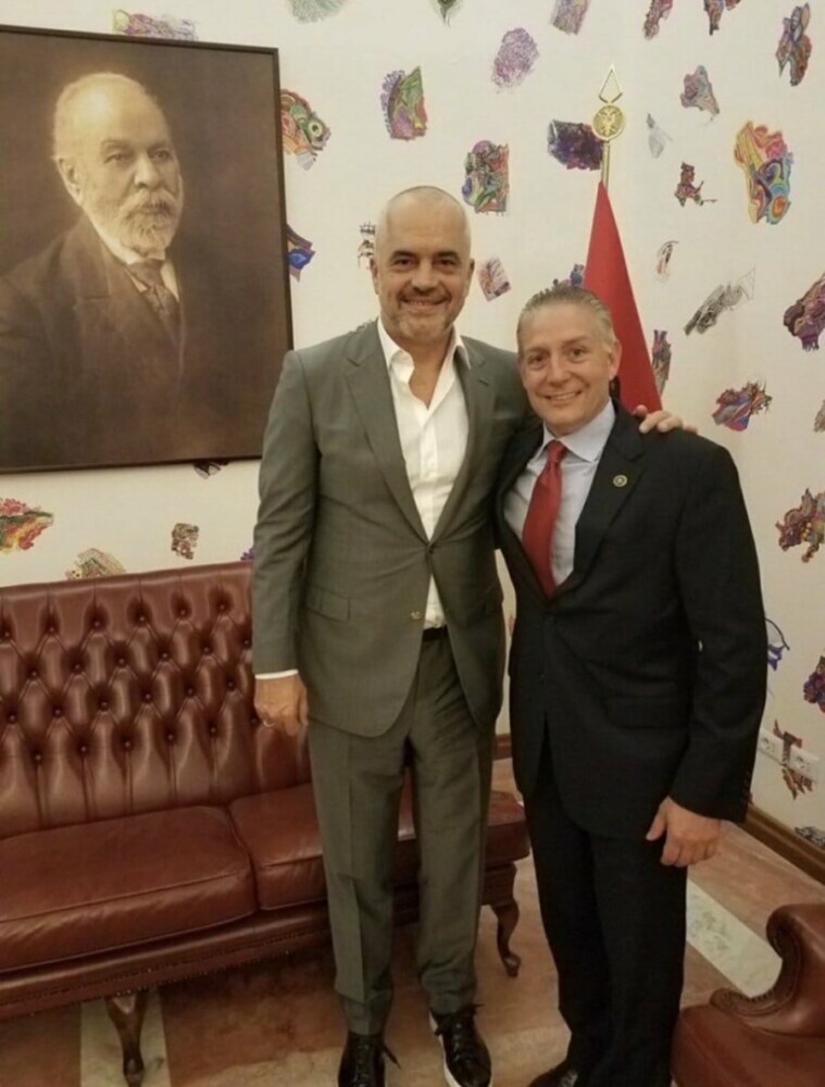 Këshilltari i Trump nxori foton e Ramës me Mcgonigal, analisti zbulon shkakun: Ja pse u publikua tani