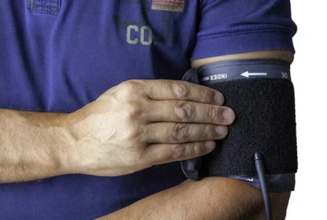 Këto shenja në fytyrën tuaj tregojnë se keni hipertension