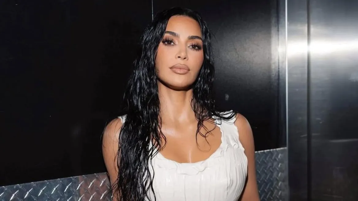 Kim Kardashian në Paris: Fansat shohin ngjashmëri me stilin e Bianca Censori