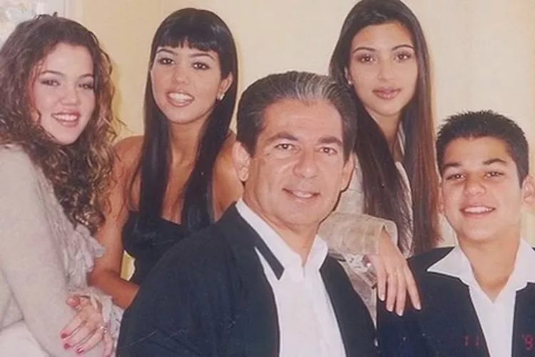Kim Kardashian përkujton babain e saj Robert Kardashian Sr., 22 vite pas ndarjes nga jeta