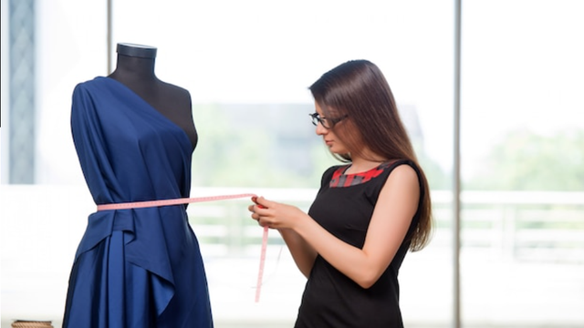 Kosto të larta! Markat e njohura të veshjeve po tërheqin prodhimin nga Shqipëria