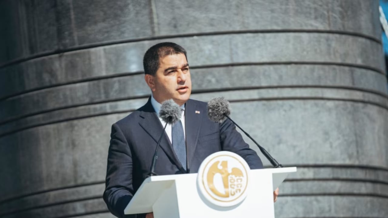 Krizë politike në Gjeorgji, pushteti kërkon ndalimin e tri partive opozitare properëndimore