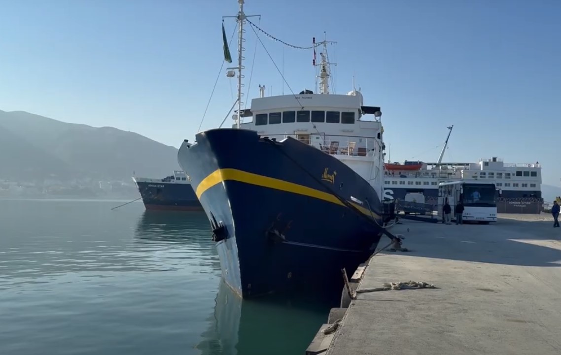 Kroçera e huaj ankorohet në Vlorë, 43 turistë britanikë dhe gjermanë zbresin në qytetin bregdetar