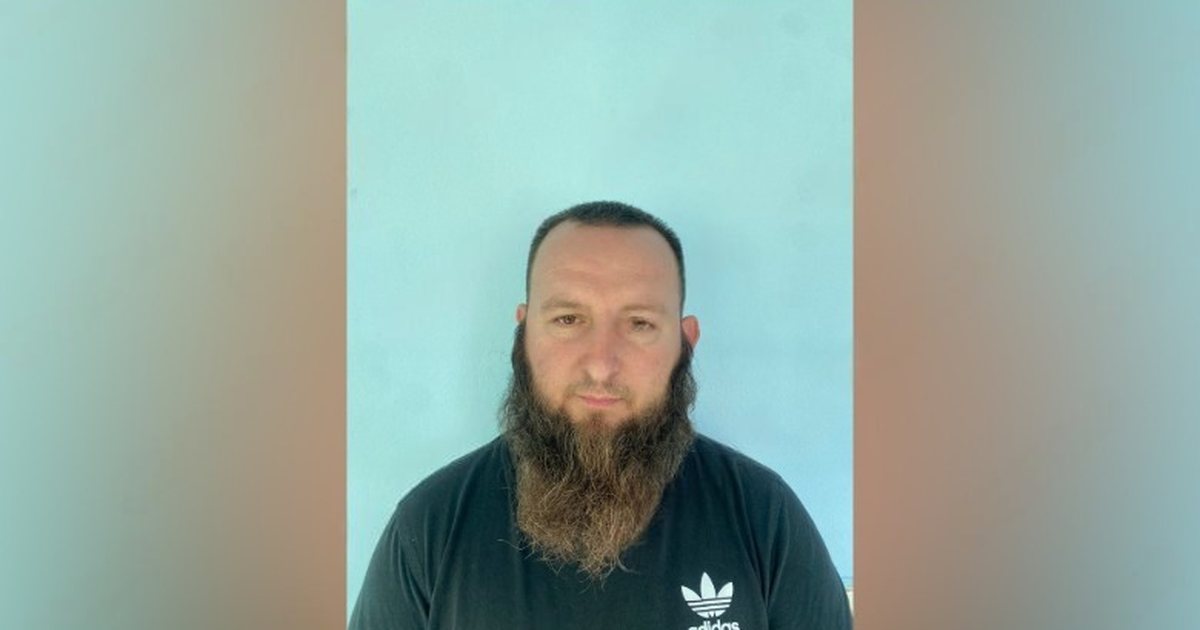 Ktheu banesën e pabanuar në bazë kriminale, sekuestrohen 13 armë zjarri, arrestohet 38-vjeçari (EMRI-FOTO)