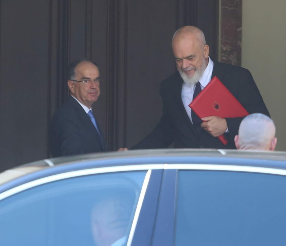 Kushtetuesja pezullon dekretin e Presidentit për zgjedhjet