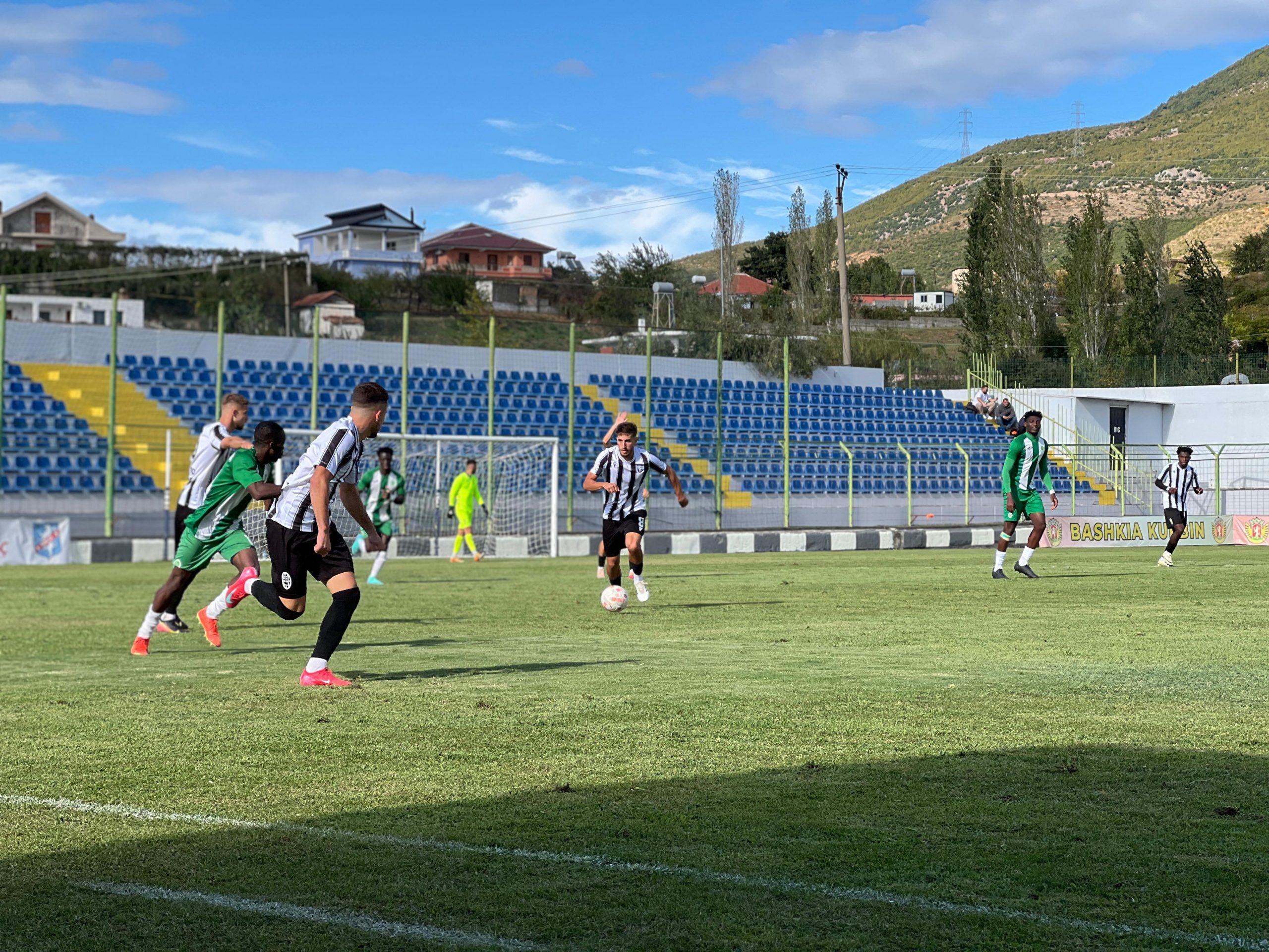 Laçi e Pogradeci ‘çedojnë’ në shtëpi…