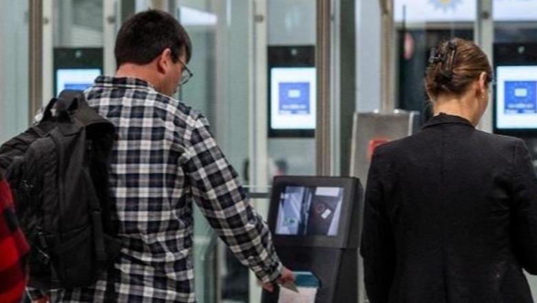 Lamtumirë vulave në pasaportë (dhe radhëve): nga nesër hyn në fuqi sistemi i ri i ‘Hyrje-Daljes’ për qytetarët e vendeve jashtë BE-së!