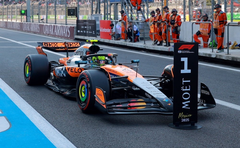 Lando Norris triumfon në Meksikë dhe merr kreun e renditjes, Leclerc e Verstappen në podium