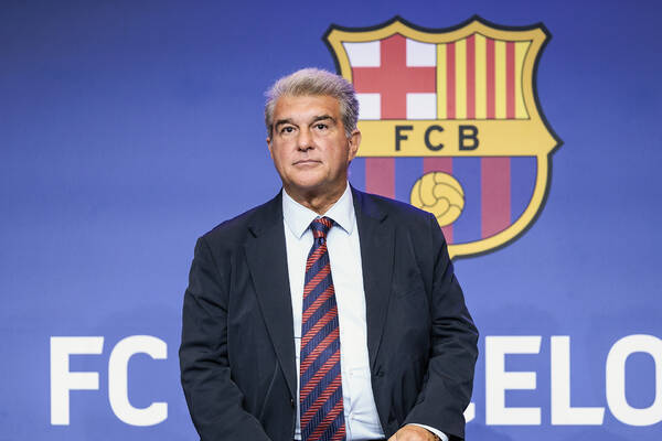 Laporta tërhiqet nga projekti i Superligës Europiane, tenton të afrohet me UEFA-n