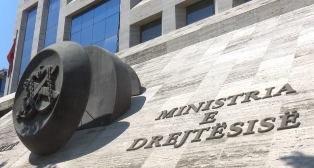 Lëvizje e papritur në Ministrinë e Drejtësisë, ja vendimi që mban firmën e Llamallarit