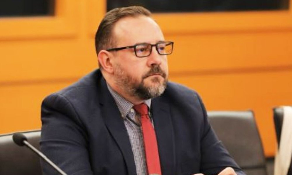 Lëvizje e re/ Ish-deputeti i PS, Etjen Xhafaj emërohet në krye të Postës shqiptare