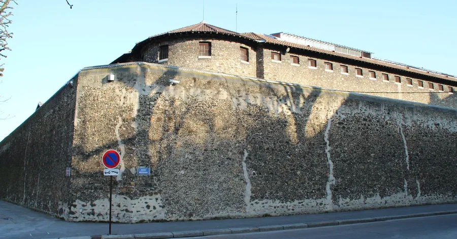 Lideri i tretë francez në burg, pas një Mbreti dhe një kolaboracionisti, një qeli 9m² për Sarkozy, do marrë Kontin e Monte Kristos me vete