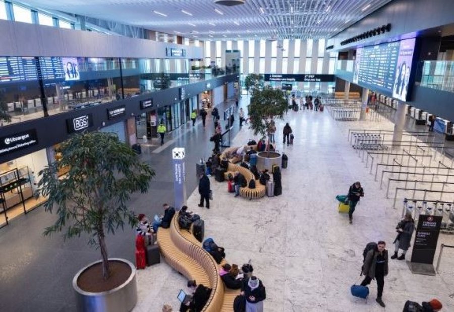 Lituania mbyll përsëri aeroportin e Vilniusit, shkak balonat në hapsirën ajrore