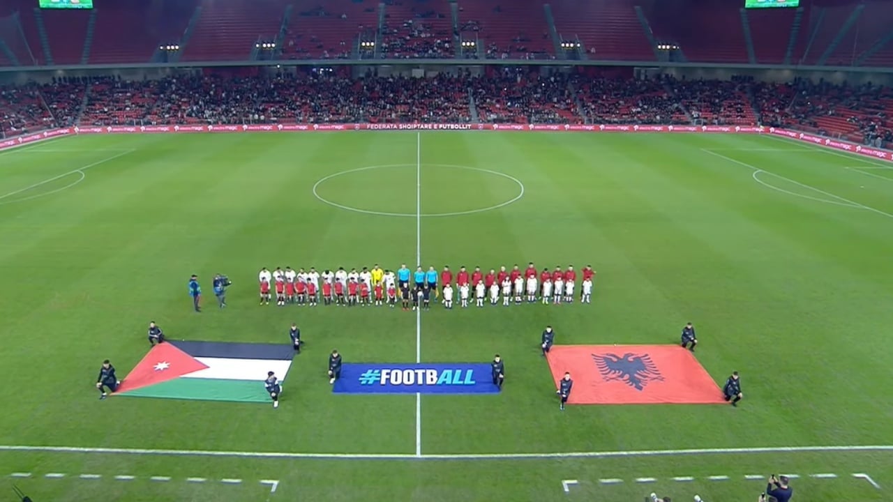 LIVE Shqipëri-Jordani/ Shkelmohet topi i parë në “Arenën Kombëtare”, kuqezinjtë duan triumfin edhe në miqësore