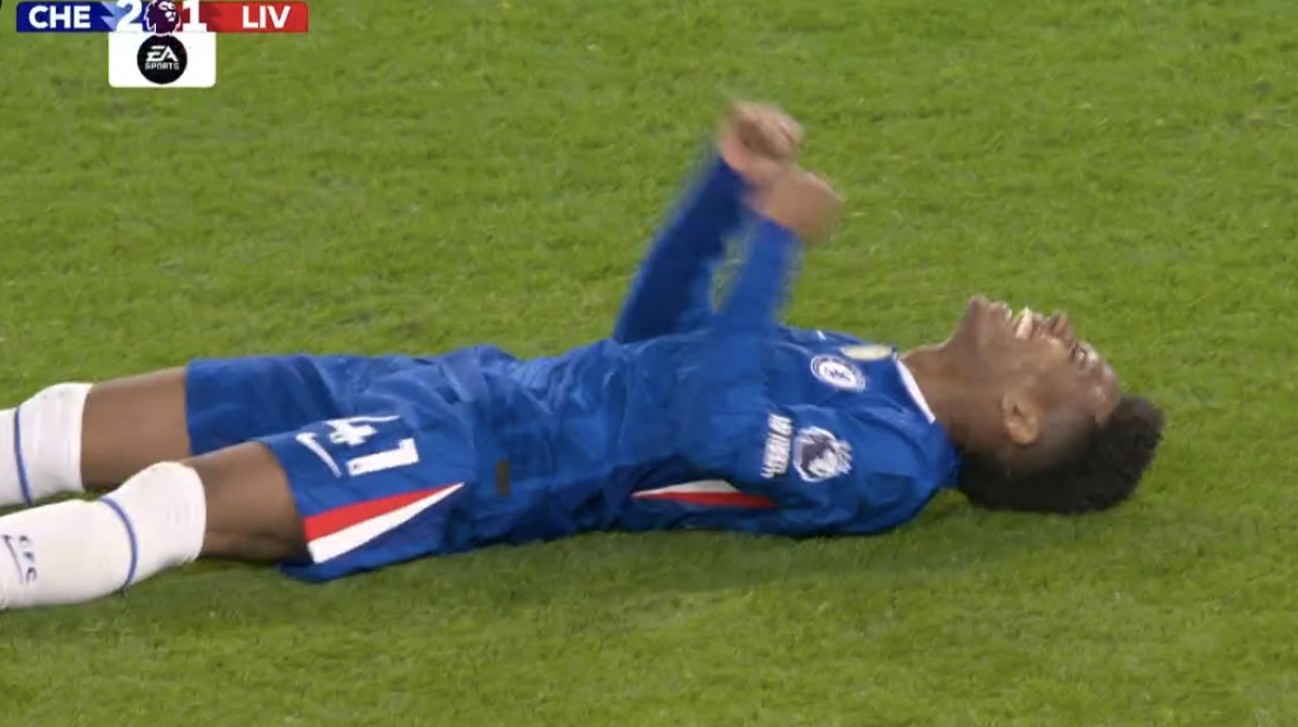 Liverpool dorëzohet në fund, një 18-vjeçar i jep fitoren e madhe Chelsea-s (video)