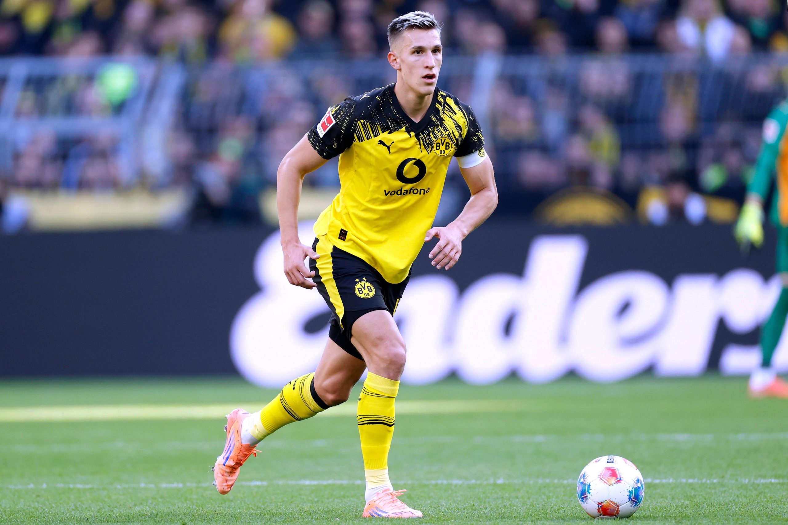 Liverpool gjen te Borussia zëvendësuesin e Van Dijk, e duan edhe Bayern, Real e City