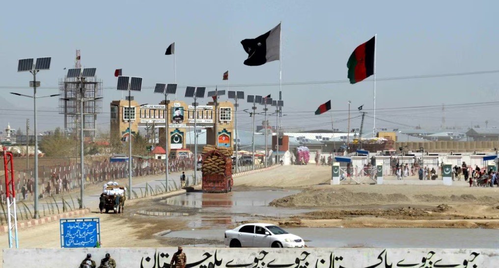 Luftime të ashpra përgjatë kufirit Pakistan-Afganistan, dhjetëra të vrarë