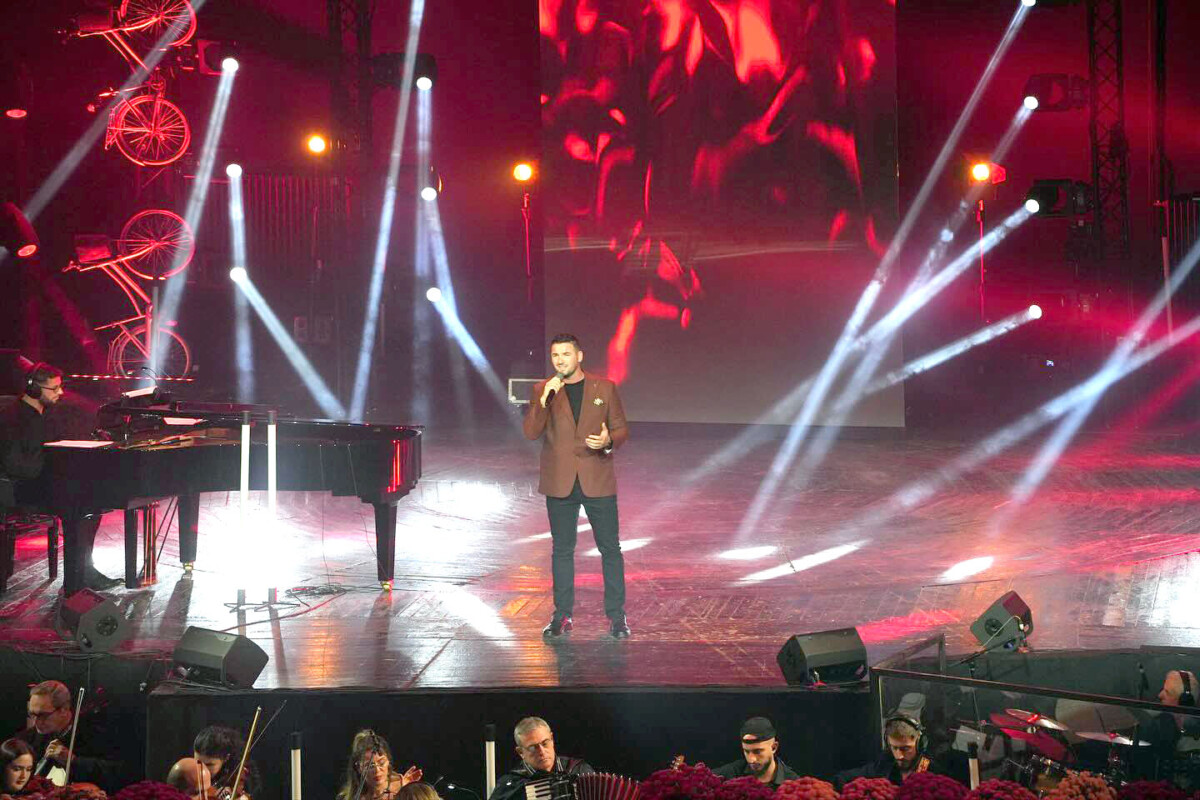 “Luleborë 2025” fitues Glerdit Turmetaj me “Ta dish”, festivali këtë vit me drejtues artistik Inva Mulën dhe Zef Çobën