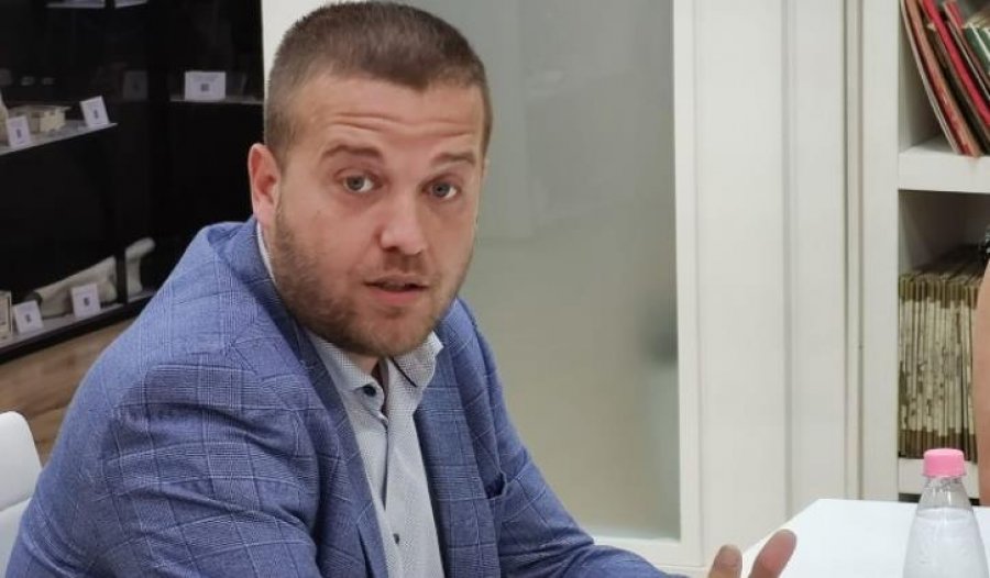 Makina e deputetit PS karikohet në institucionin ku ka qenë drejtor. Ardit Bido, me disa versione për foto-skandalin