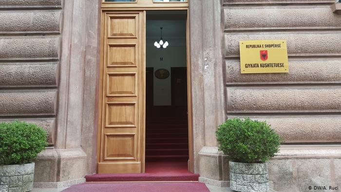 Mandatet e anëtarëve të gjykatës, letra e Kushtetueses: Çështjen do ta shqyrtojmë pa praninë e palëve