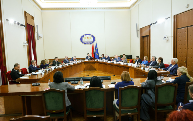 Maxhoranca bllokon interpelancën me Ramën, Bardhi: Nuk doni debat, keni frikë nga e vërteta