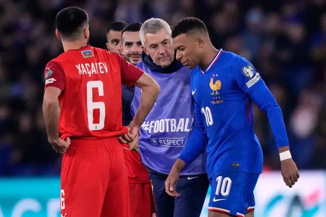 Mbappe alarmon Real Madridin, braktis kombëtaren i dëmtuar dhe kthehet në klub