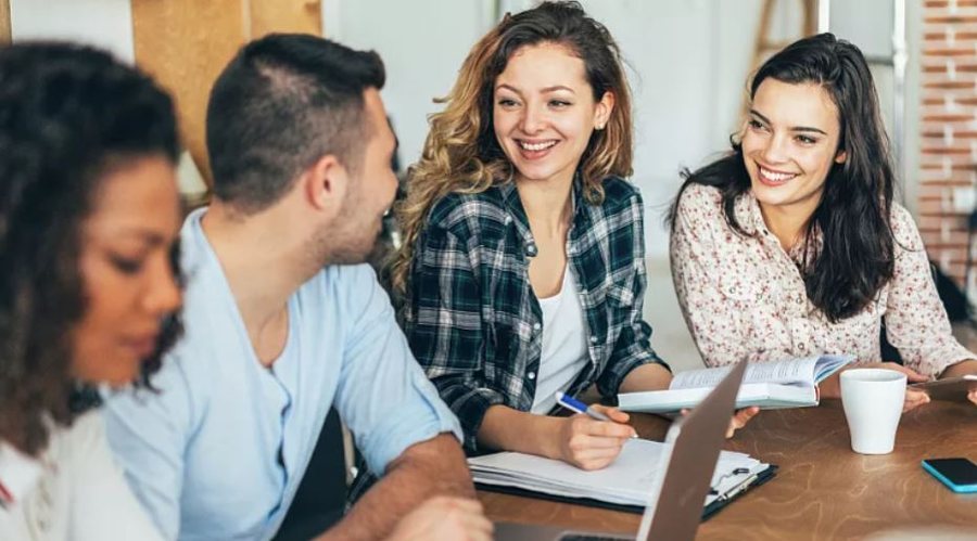 Mbështetje financiare për studentët ekselentë – Hapen aplikimet në e-Albania, afati deri më 20 dhjetor