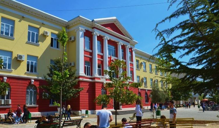 Mbyllet raundi i dytë i regjistrimit, ja kur është shansi i fundit për maturantët