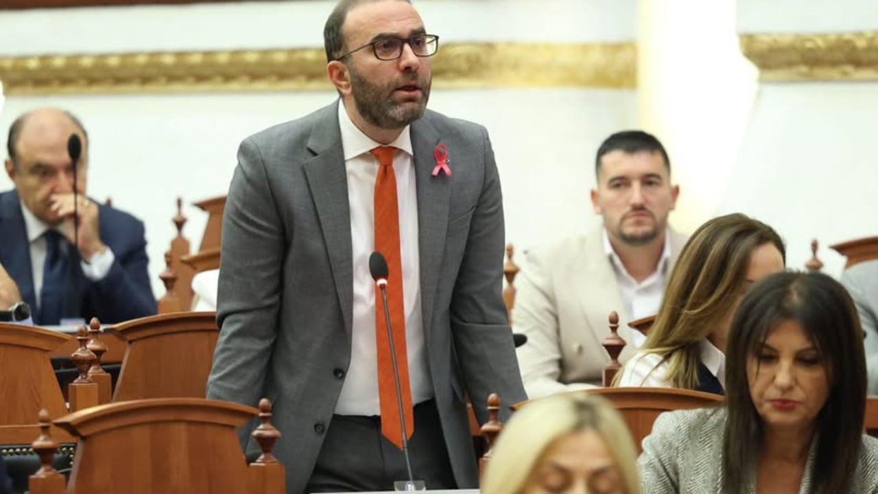 Mbyllja e seancës pa debat, reagon ashpër Bardhi: Ka rënë shteti, organi kyç kushtetues ka dalë jashtë funksionit