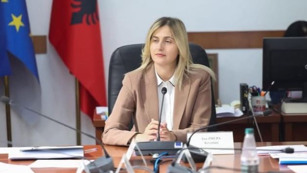 “Me fondet e BE-së, ngrihen vila në Dhërmi”/ Deputetja e PD, ngre akuza: S’pranoni debat, nuk respektoni…