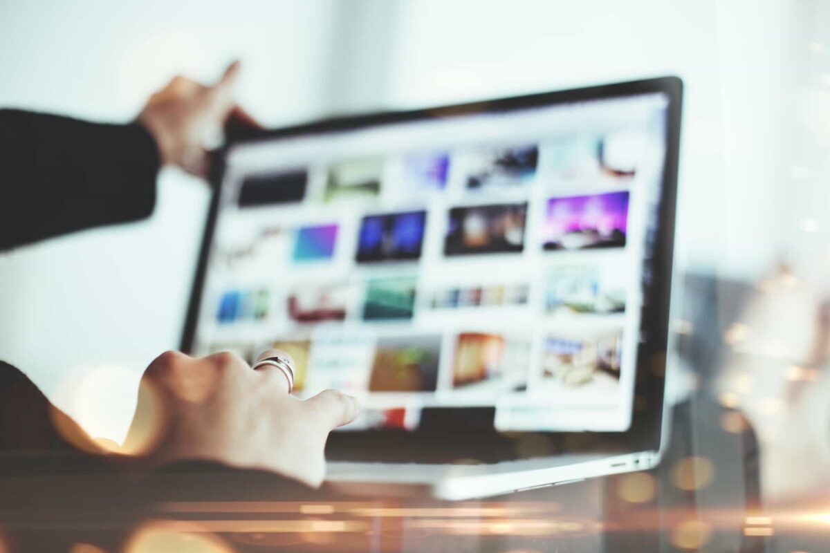 Më pak se 30% e punonjësve shqiptarë përdorin internet në punë