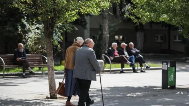 Më shumë para për shpërblimet e fundvitit për pensionistët/ Rishikimi u buxhetit, fondi rritet në vlerën e 97 mln Euro..
