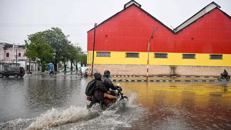 “Melissa” përfshin Karaibet, dhjetëra viktima. Pasi shkatërroi Xhamjakën bie në kategorinë 3