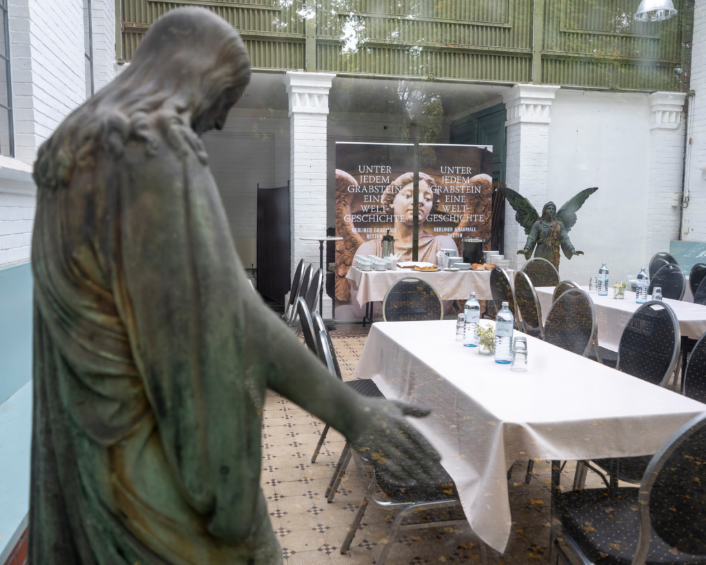 Mënyra e pazakontë e jetesës së gjermanëve. Varrezat kthehen në ‘oaze qetësie’, ideale për një kafe!