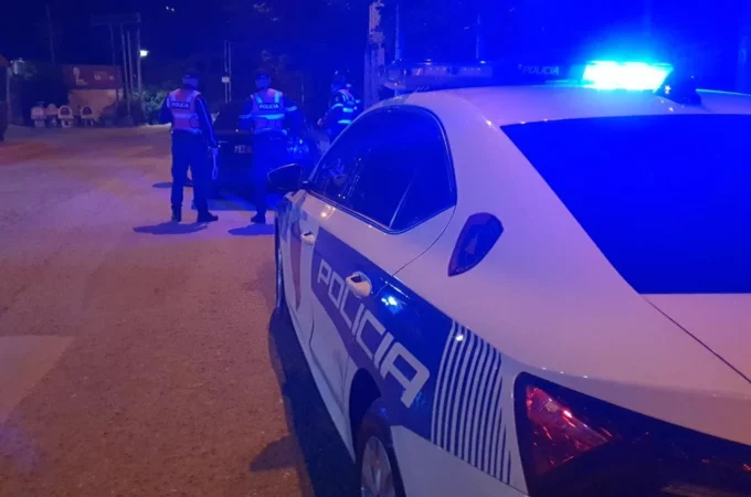 Merr flakë hoteli në Tiranë, zjarrfikësja dhe policia në vendngjarje (Detajet e para)