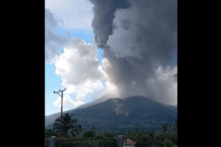 Mijëra të evakuuar e të zhvendosur pas shpërthimit të vullkanit Lewotobi