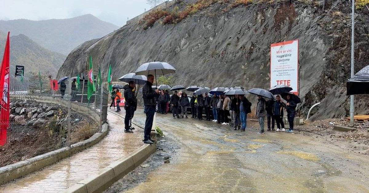 Minatorët e Spaçit në protestë, akuzojnë “TETE Albania” për hakmarrje me largime nga puna